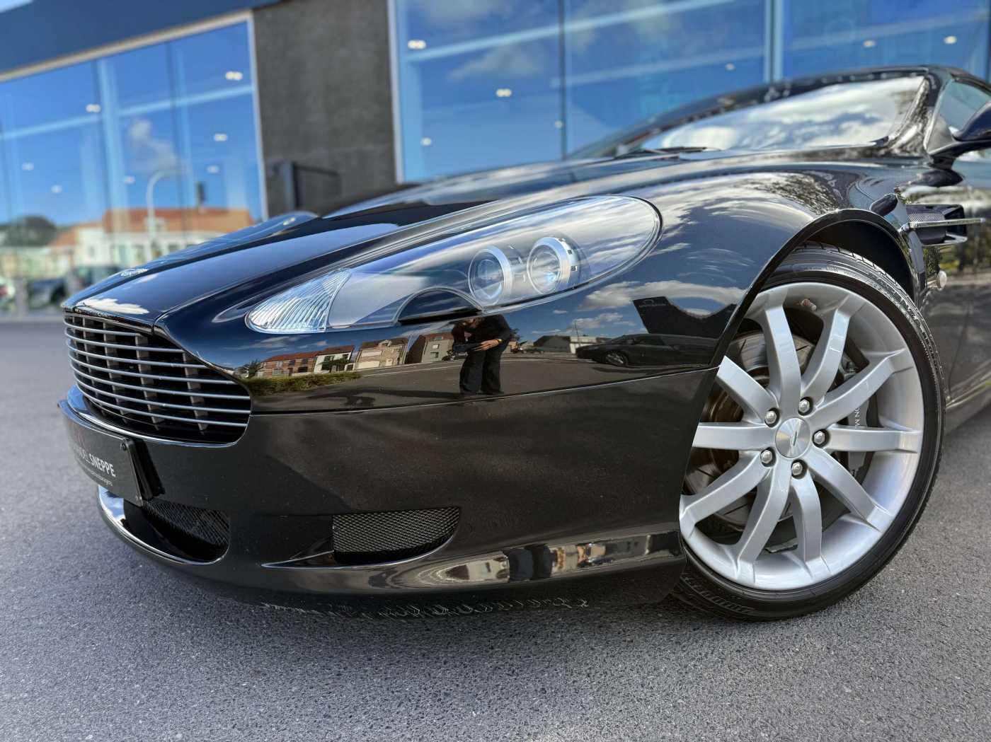 Aston Martin DB9