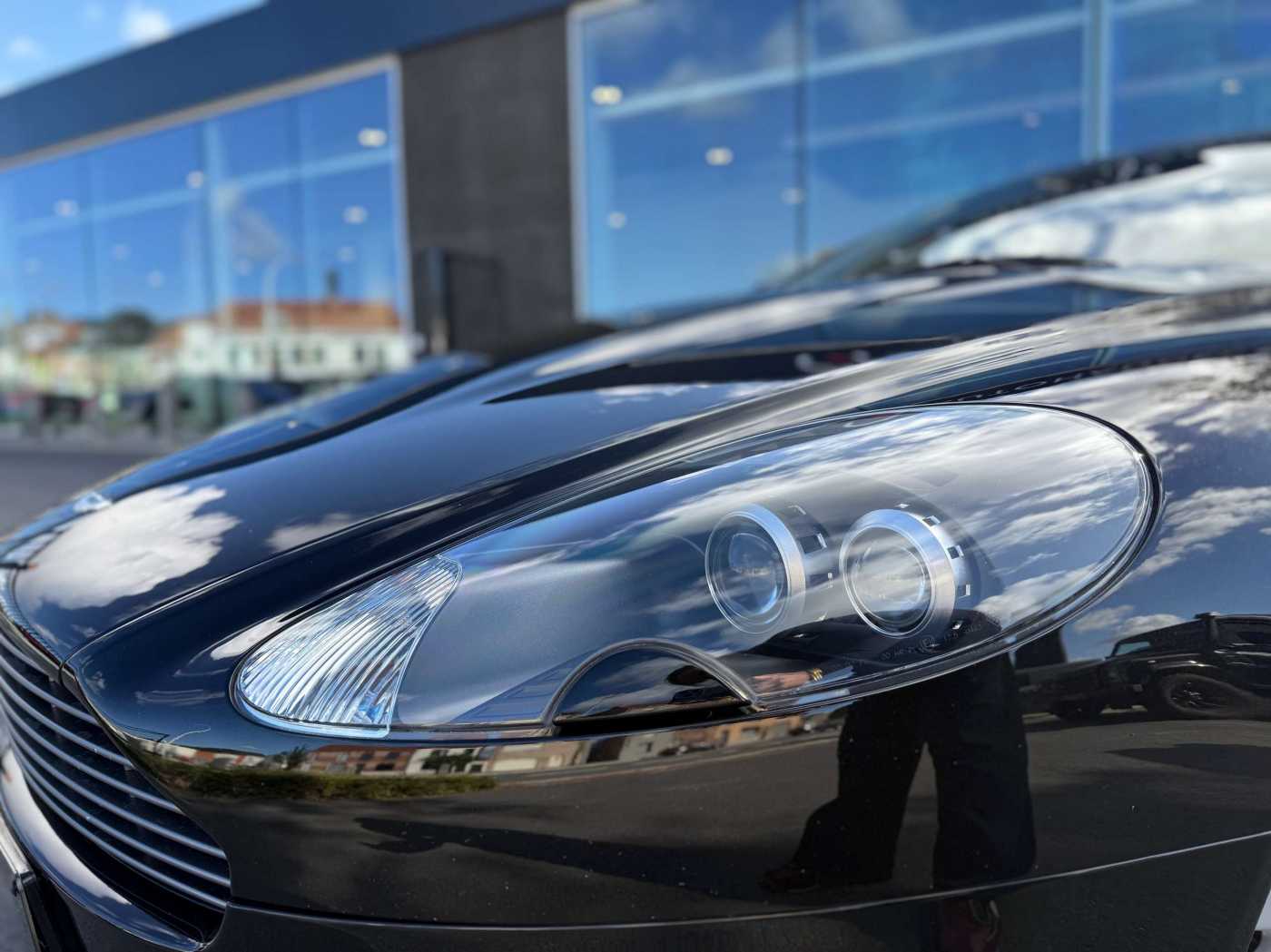 Aston Martin DB9